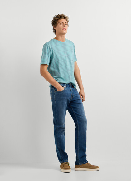 CASH- STRAIGHT FIT MID-RISE JEANS