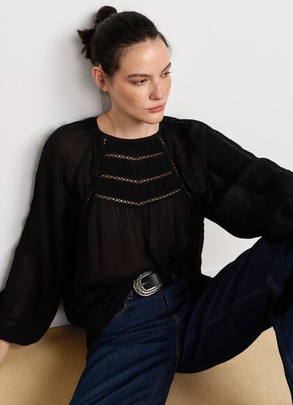 EMBROIDERED DETAIL FLUID BLOUSE