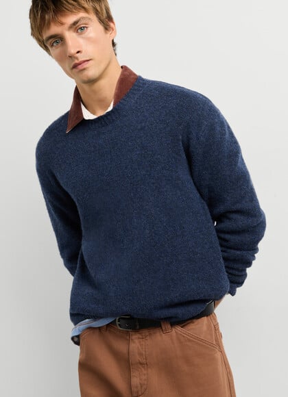 CASUAL FIT CREW NECK KNIT JUMPER