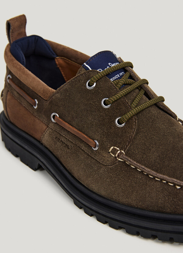 DECK SHOES IN SUEDE