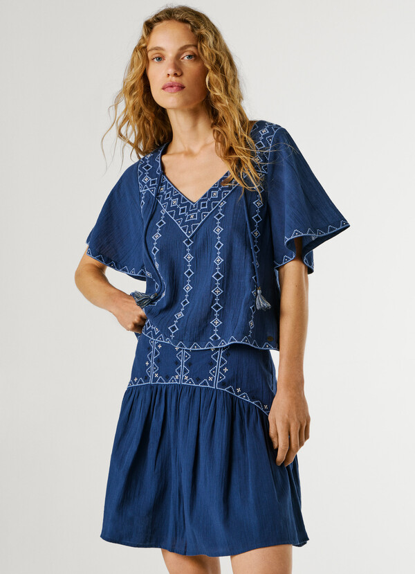 EMBROIDERED DETAIL MINI SKIRT