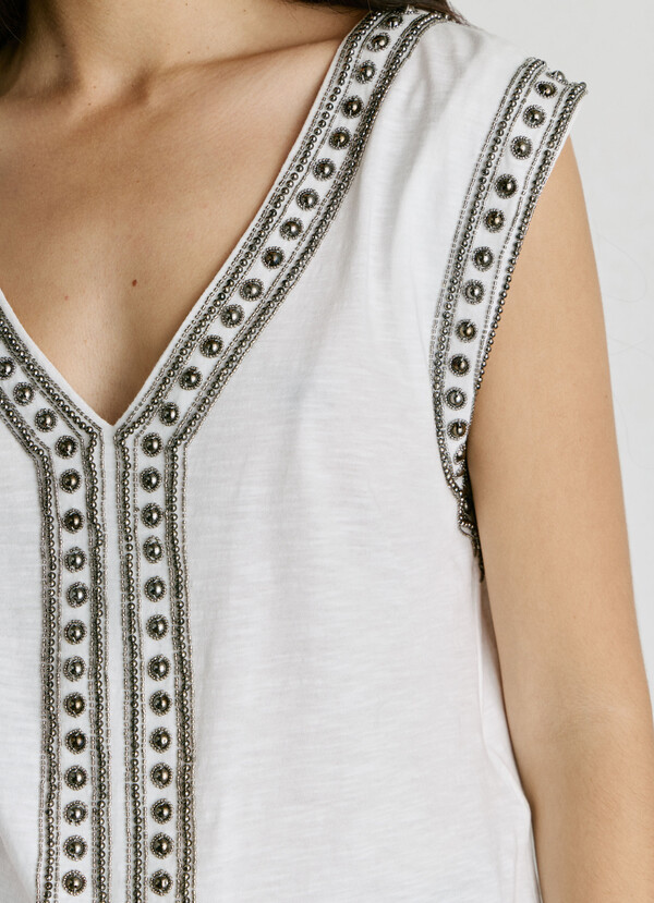 V-NECK T-SHIRT WITH STUDS