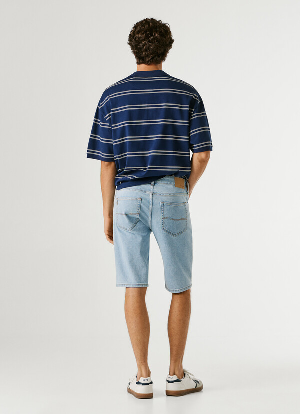 STRAIGHT FIT DENIM SHORTS