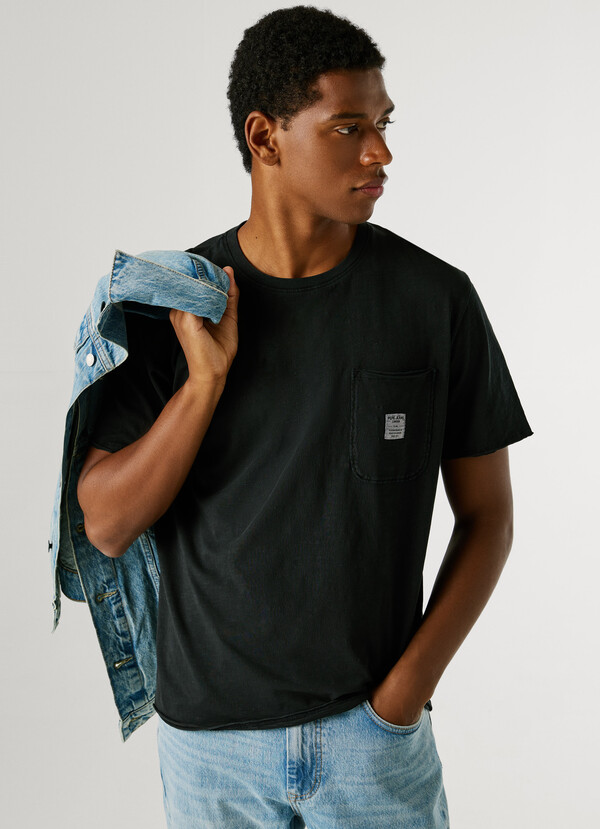 REGULAR FIT FRONT POCKET T-SHIRT
