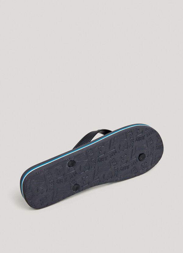 THREE-POINT BEACH FLIP FLOPS SHARKS