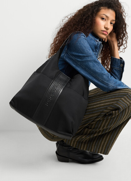 HOBO BAG WITH MAGNETIC CLOSURE