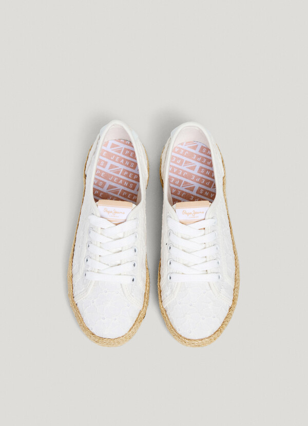 CLASSIC TRAINERS WITH EMBROIDERED DETAILS