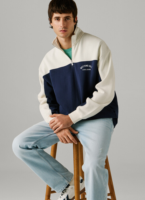 HIGH NECK HALF-ZIP SWEATSHIRT