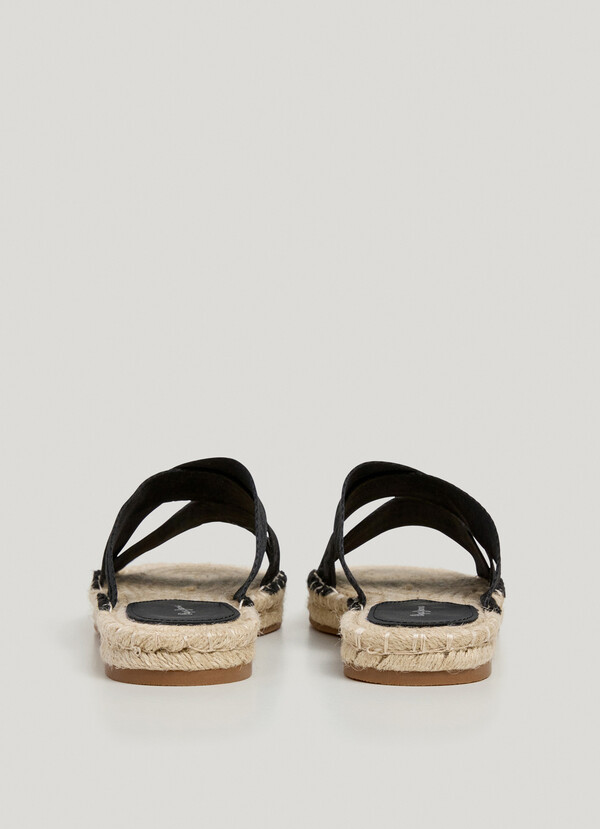 FLAT SANDALS WITH CROSSED STRAPS