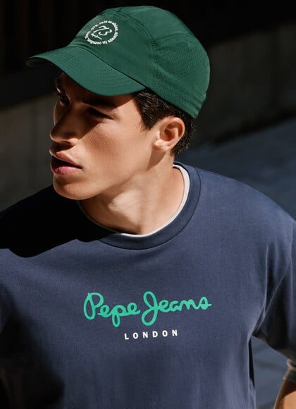 CAP WITH REFLECTIVE DETAILS