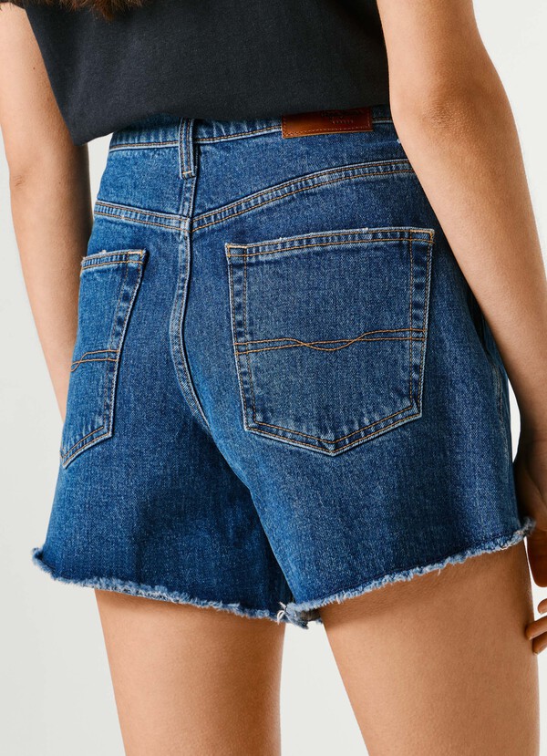 REGULAR FIT DENIM SHORTS