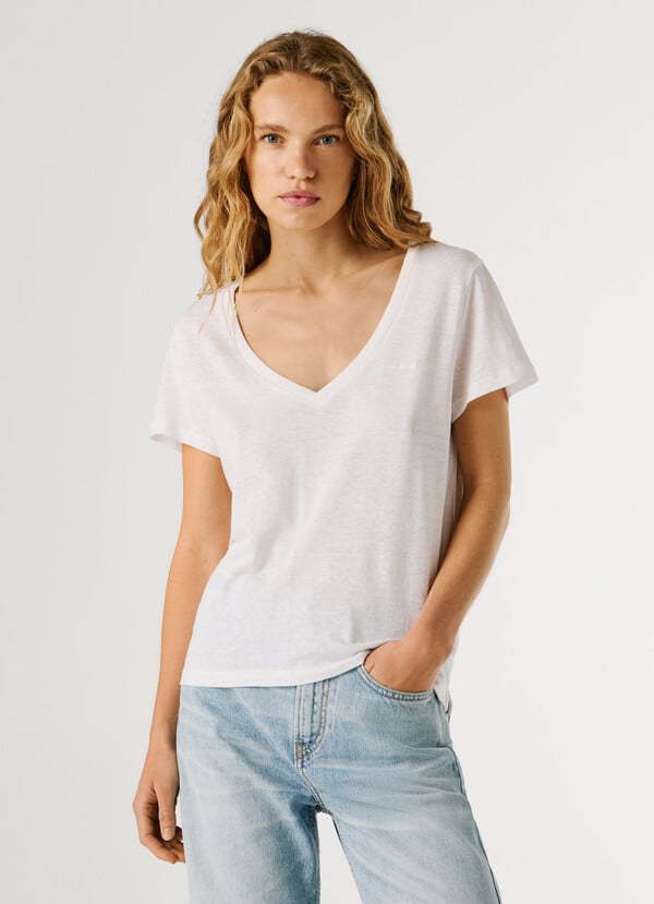 V-NECK EMBROIDERED LOGO T-SHIRT