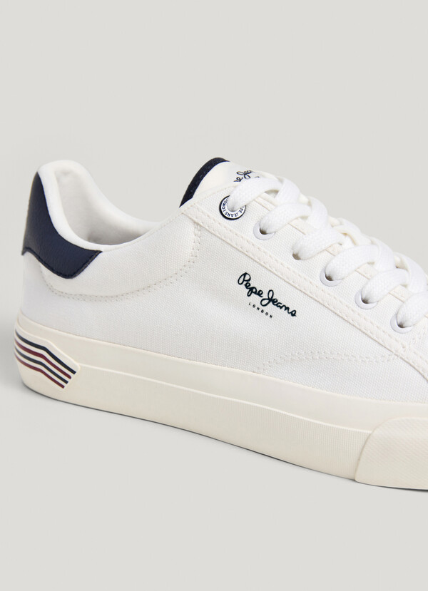 CLASSIC CANVAS TRAINERS