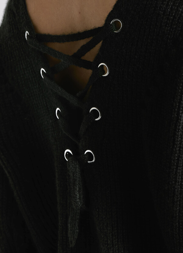 V-NECK KNIT JUMPER