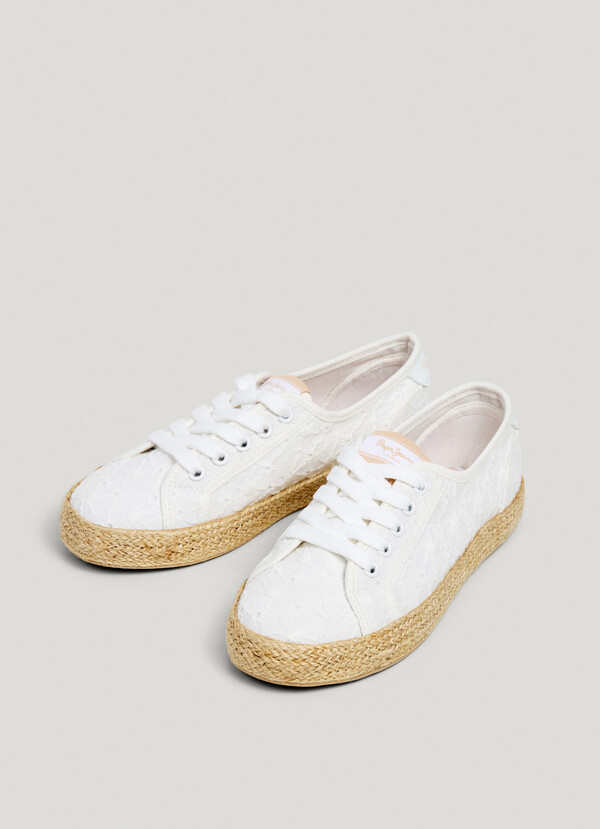 CLASSIC TRAINERS WITH EMBROIDERED DETAILS