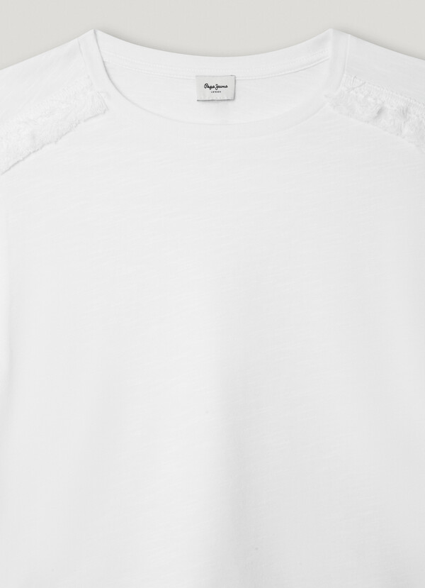 T-SHIRT WITH FRINGE DETAIL