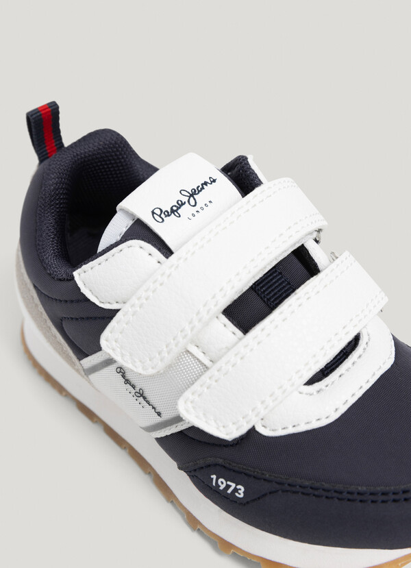 RUNNING TRAINERS WITH VELCRO CLOSURE