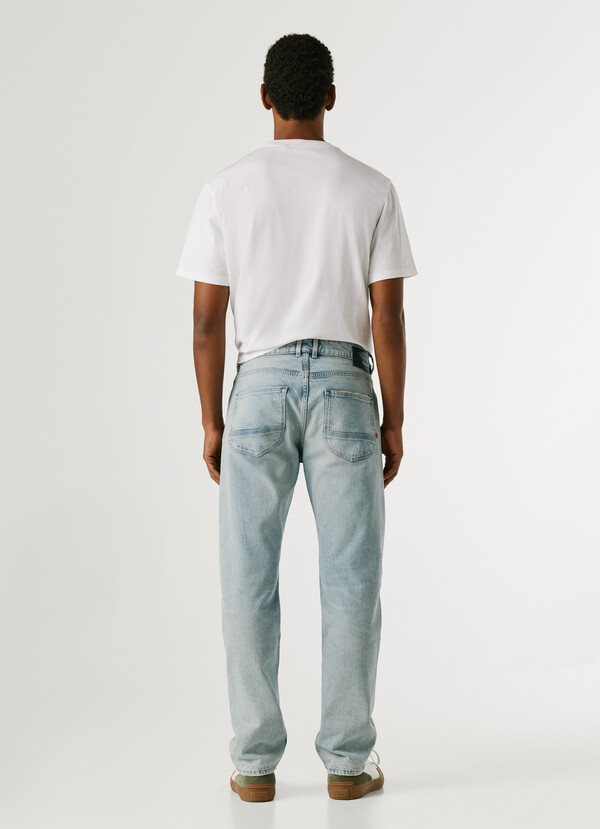 CASH - STRAIGHT FIT MID-RISE JEANS