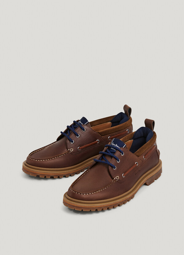 DECK SHOES IN LEATHER