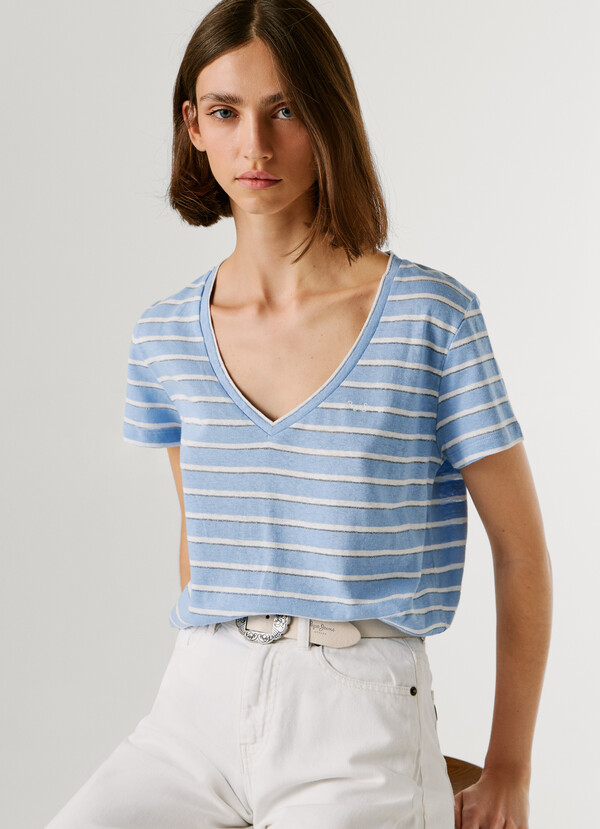 V-NECK STRIPED T-SHIRT
