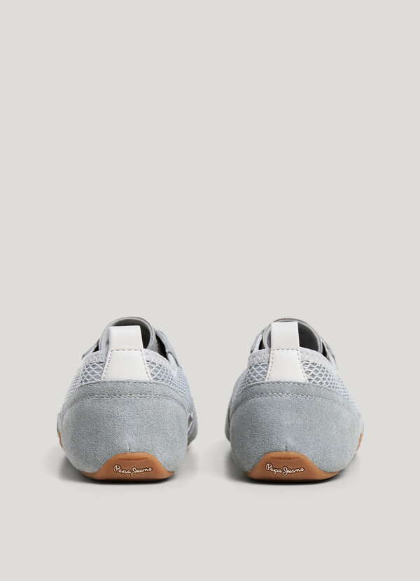 TRAINERS WITH SUEDE DETAILS