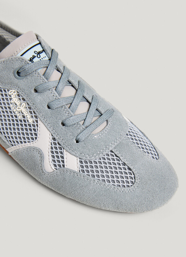 TRAINERS WITH SUEDE DETAILS
