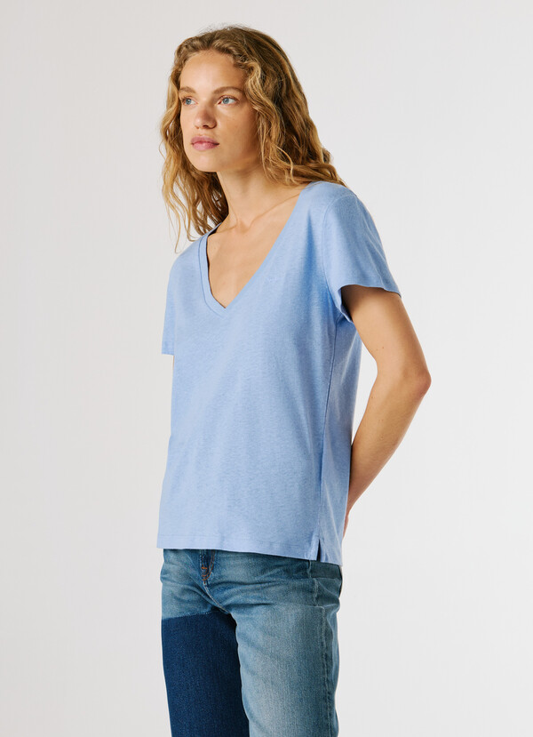 V-NECK EMBROIDERED LOGO T-SHIRT
