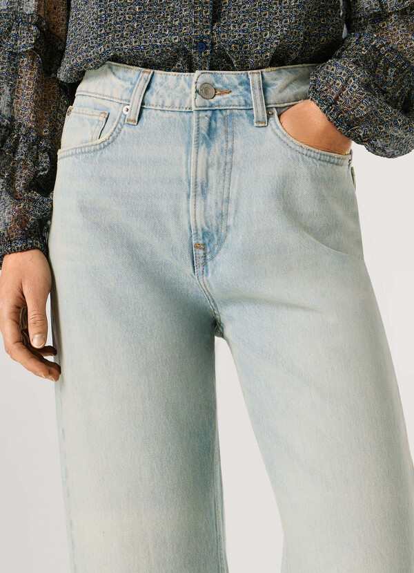 LEXA- HIGH-RISE STRAIGHT FIT JEANS
