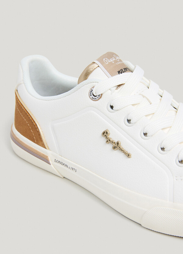 CLASSIC TRAINERS WITH SUEDE DETAILS