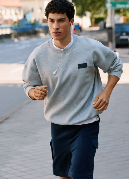 CASUAL FIT CREW NECK SWEATSHIRT