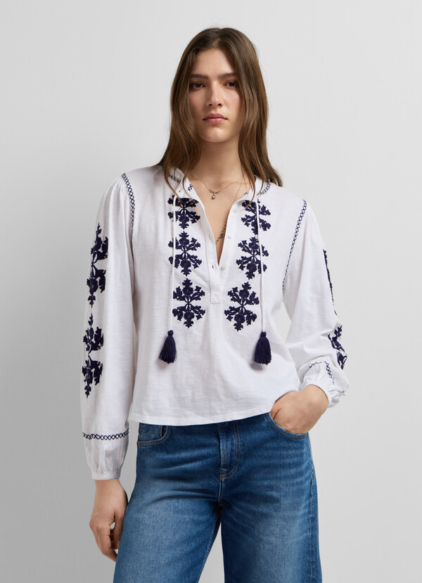 BLOUSE WITH FLORAL EMBROIDERY