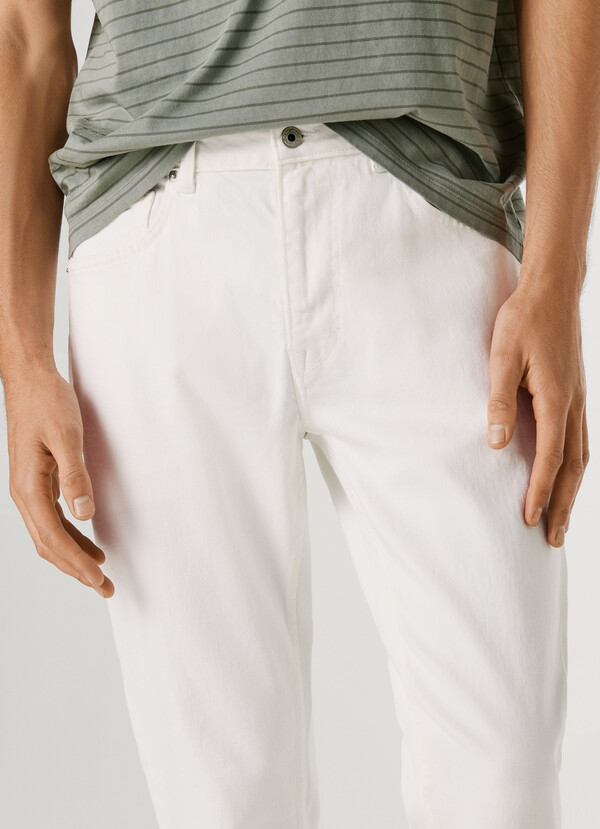 STANLEY- TAPER FIT MID-RISE JEANS