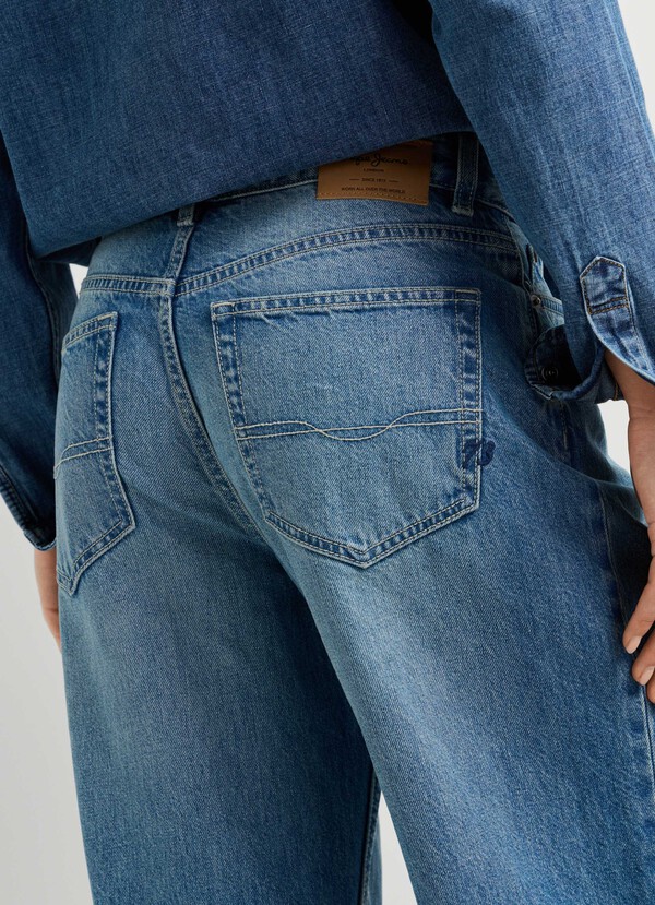 LINA- HIGH-RISE WIDE FIT JEANS