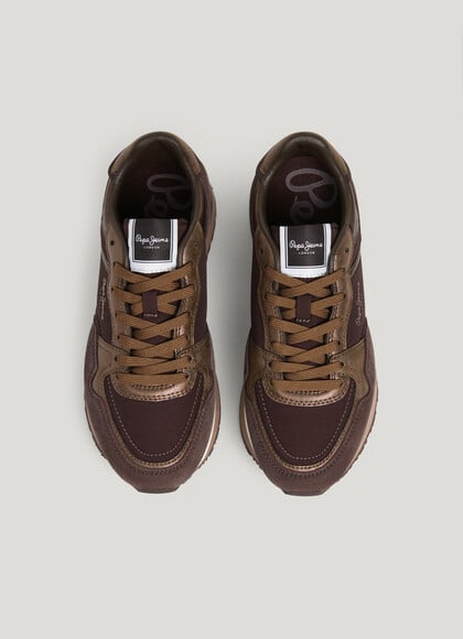 TRAINERS WITH SUEDE DETAILS