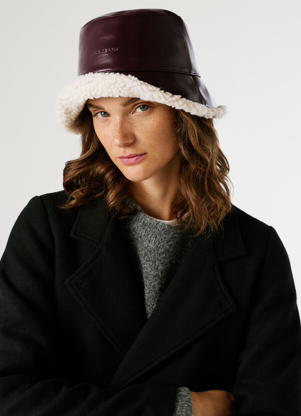 REVERSIBLE FAUX LEATHER HAT