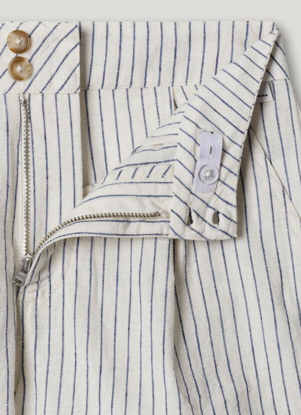 FLARED STRIPED SHORTS