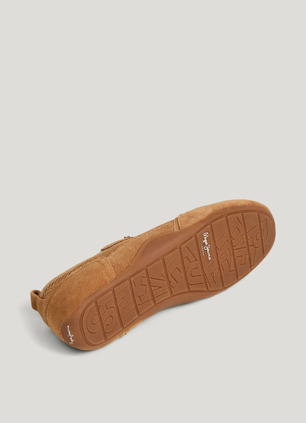 TRAINERS WITH SUEDE DETAILS