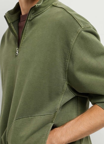 HIGH NECK CASUAL FIT SWEATSHIRT