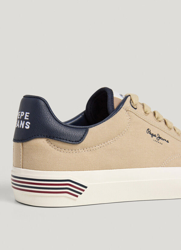 CLASSIC CANVAS TRAINERS