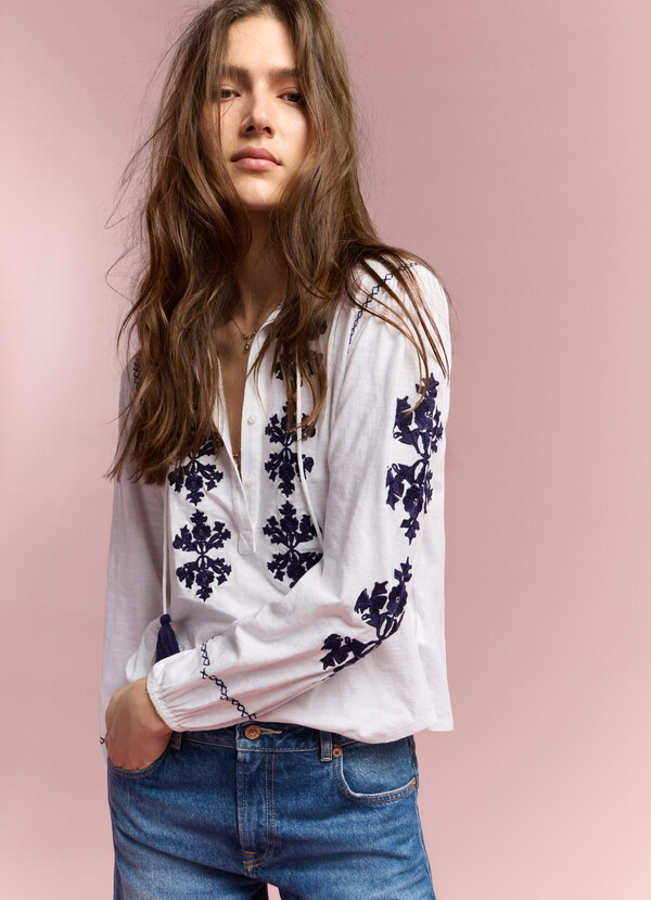 BLOUSE WITH FLORAL EMBROIDERY