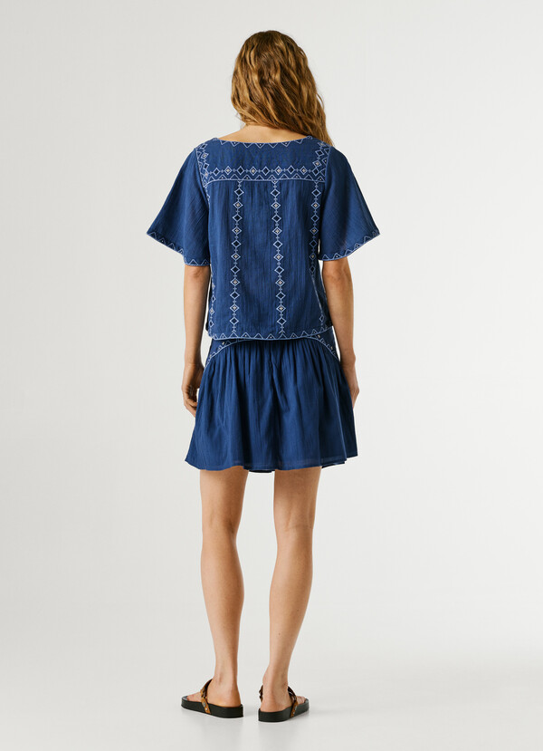 V-NECK BLOUSE WITH EMBROIDERED DETAILS