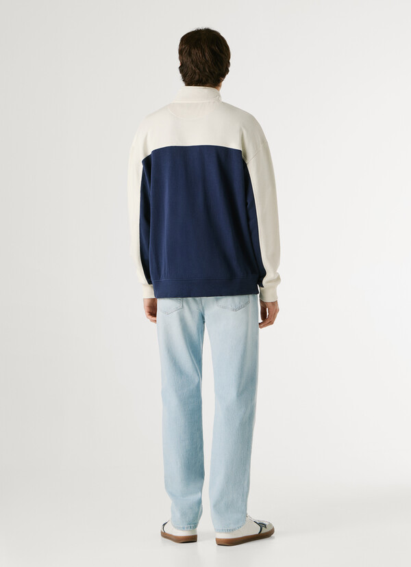 HIGH NECK HALF-ZIP SWEATSHIRT