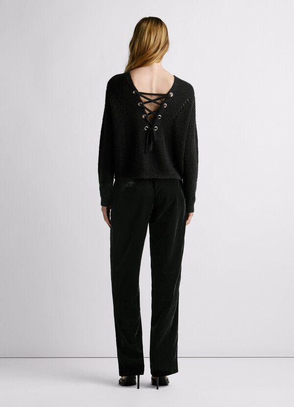 V-NECK KNIT JUMPER
