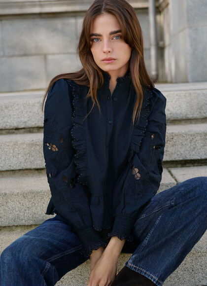 FLUID BLOUSE WITH FLORAL EMBROIDERY