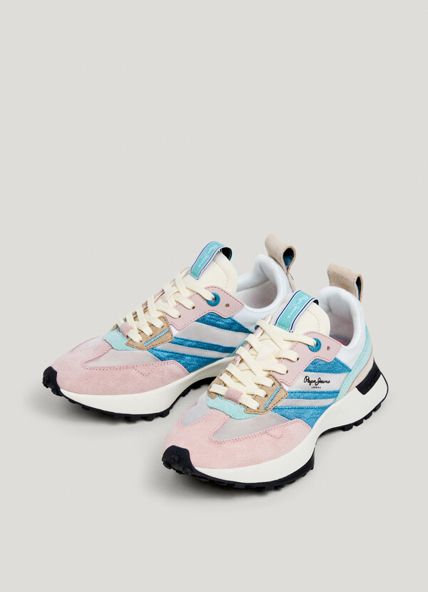TRAINERS WITH TRANSLUCENT DETAILS