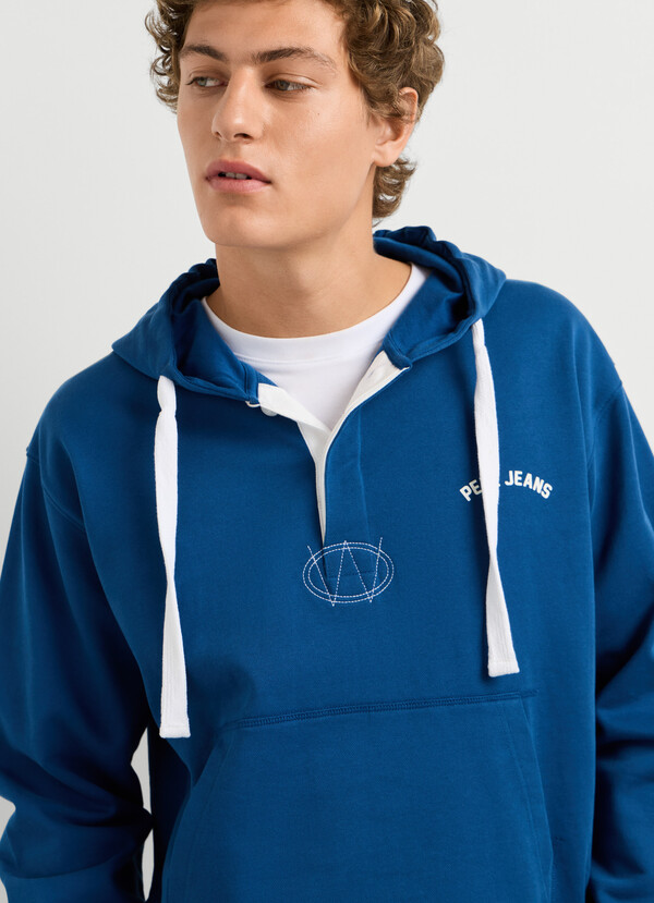 CASUAL FIT HOODIE
