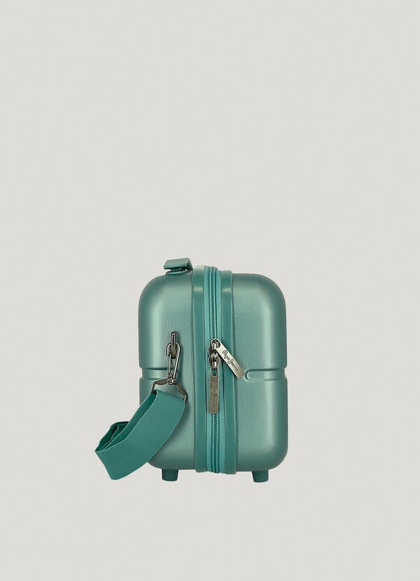 HARD-SHELL TRAVEL BAG - 2