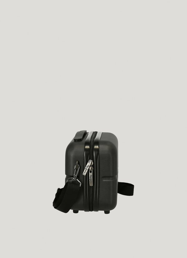 HARD-SHELL TRAVEL BAG - 2