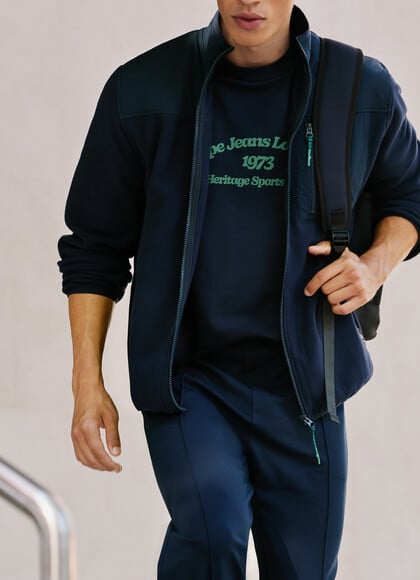 CASUAL FIT ZIP SWEATSHIRT